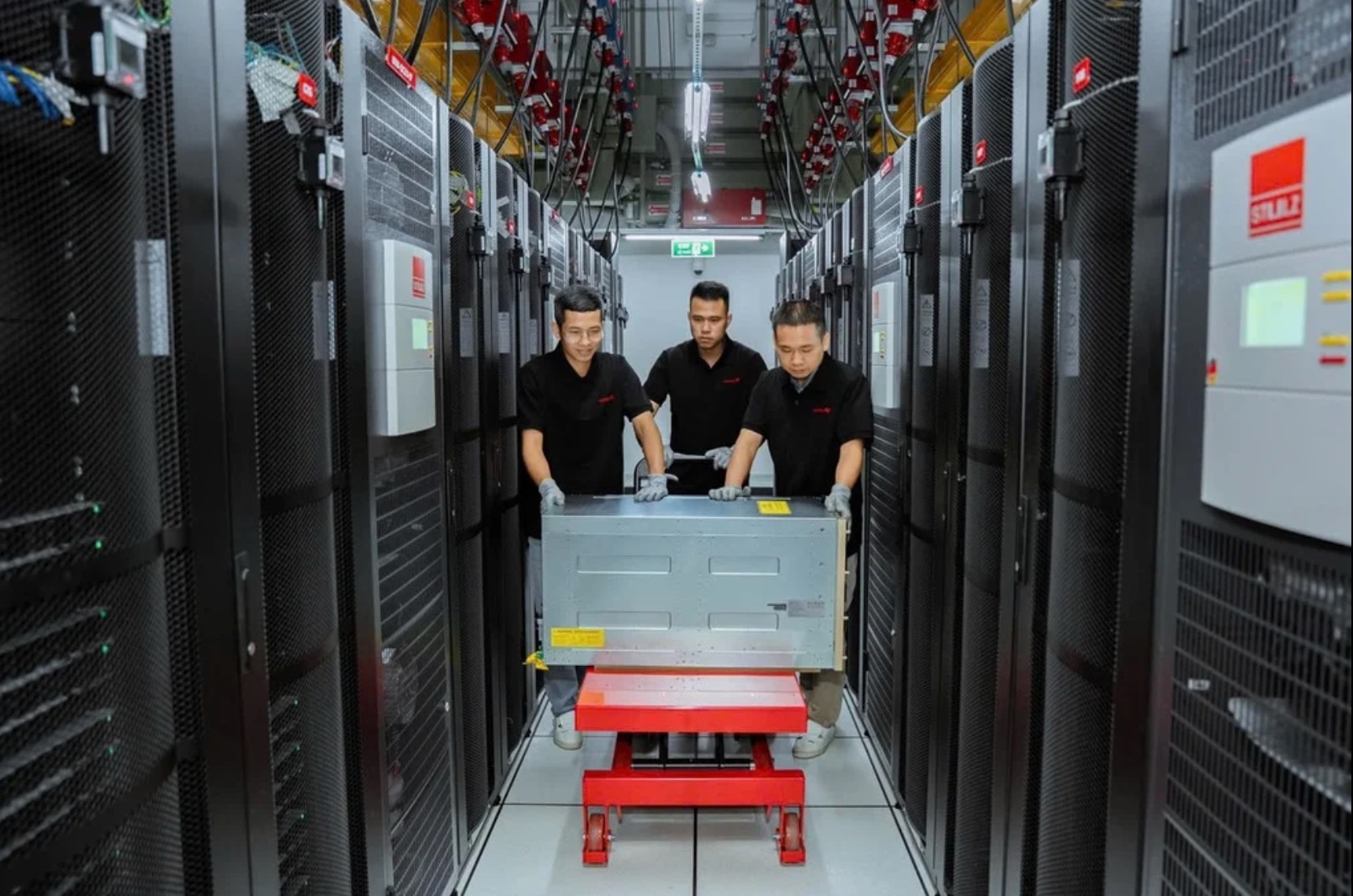 Во Вьетнаме заработал первый суперкомпьютер NVIDIA DGX B200