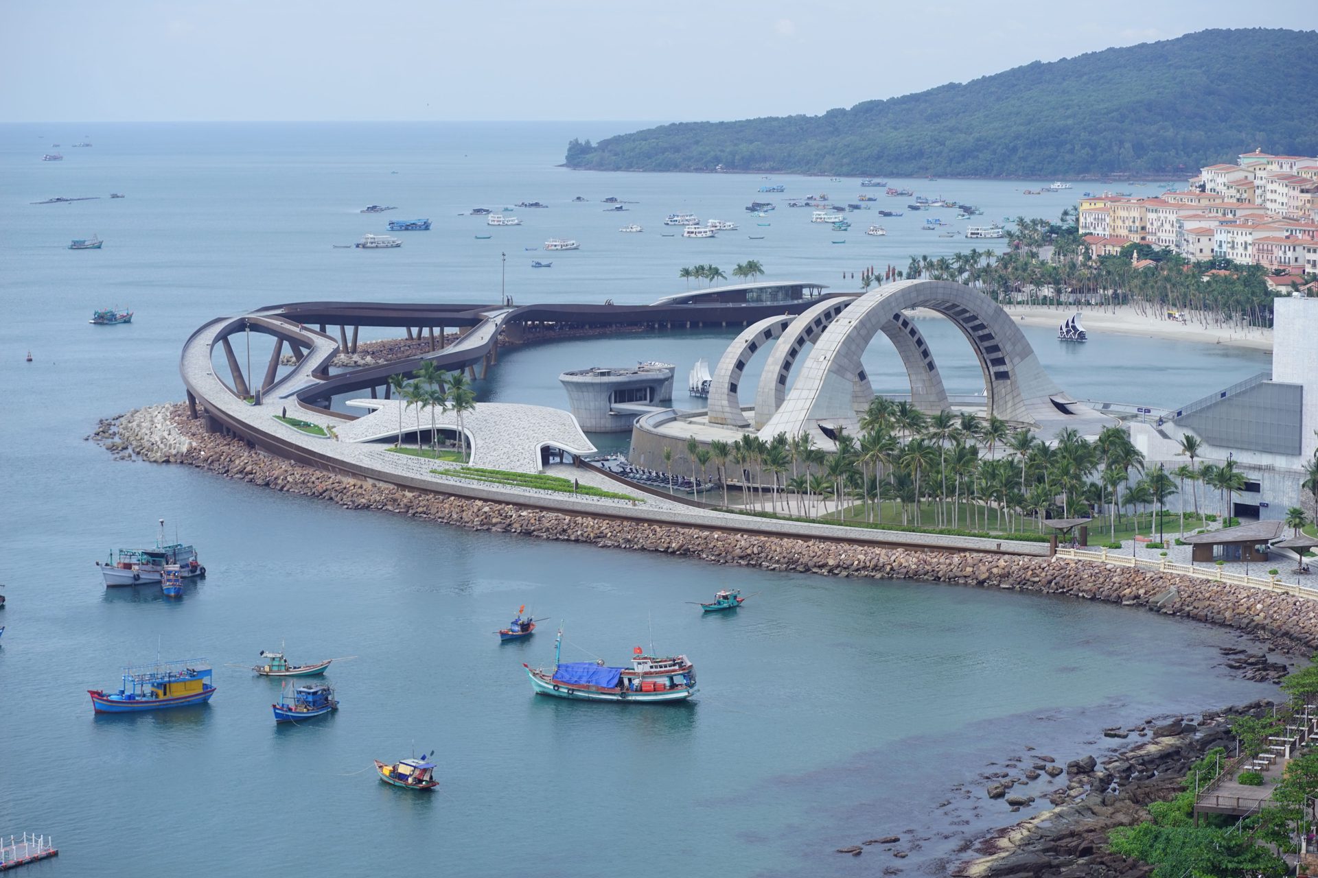 Vietnam welcomed 15.9 million international tourists in eight months